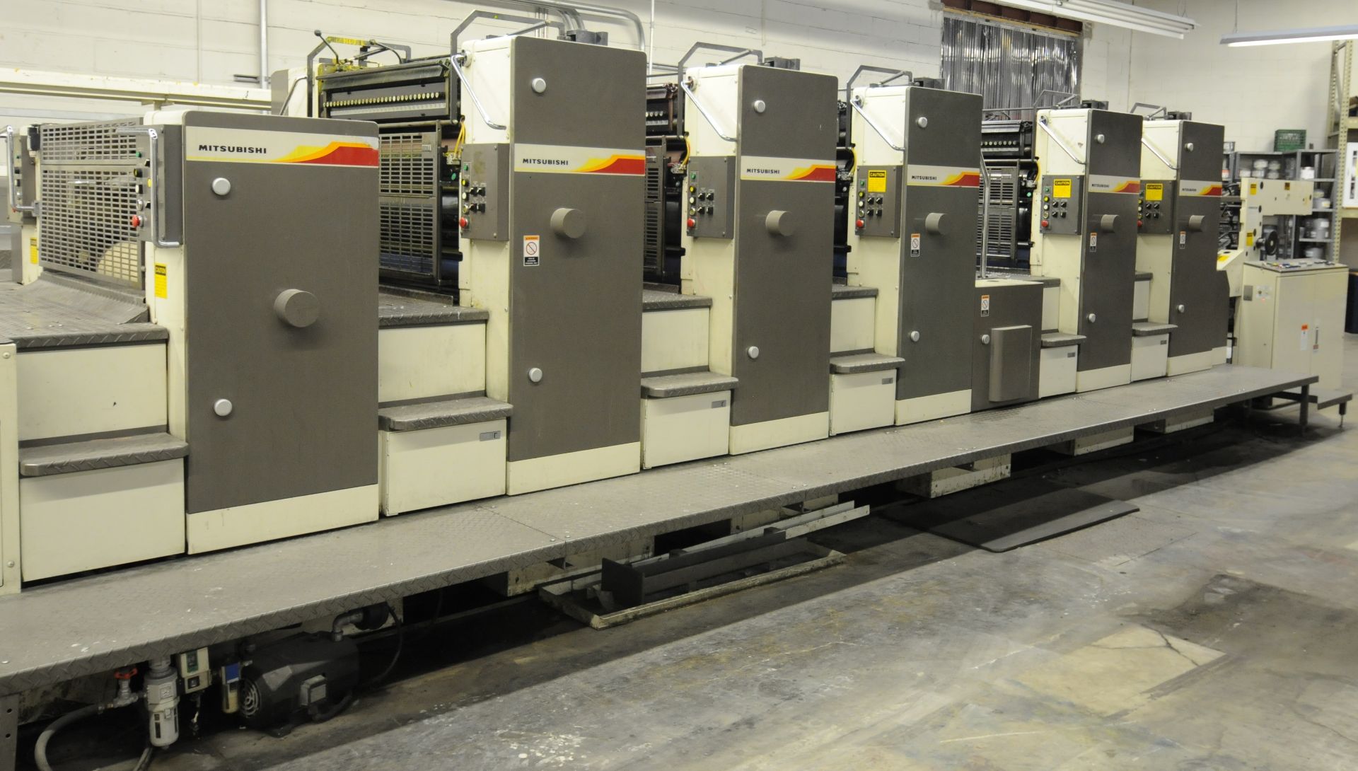 MITSUBISHI (2000) 3FR-5 (5) COLOR, 40"X28" SHEET-FEED OFFSET PERFECTOR PRESS WITH FULLY INTEGRATED - Image 8 of 13