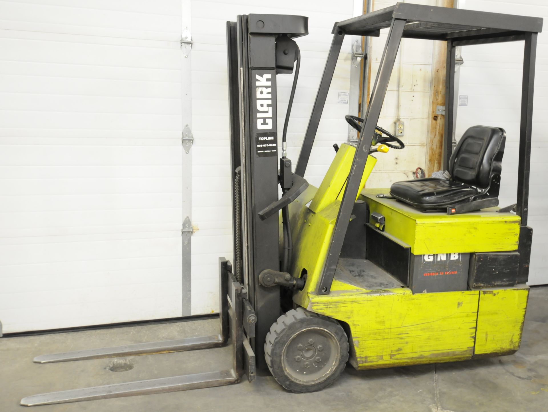 CLARK TM-15S 2,850 LBS CAPACITY ELECTRIC COUNTERBALANCE FORKLIFT WITH 170" MAX VERTICAL REACH, 3-