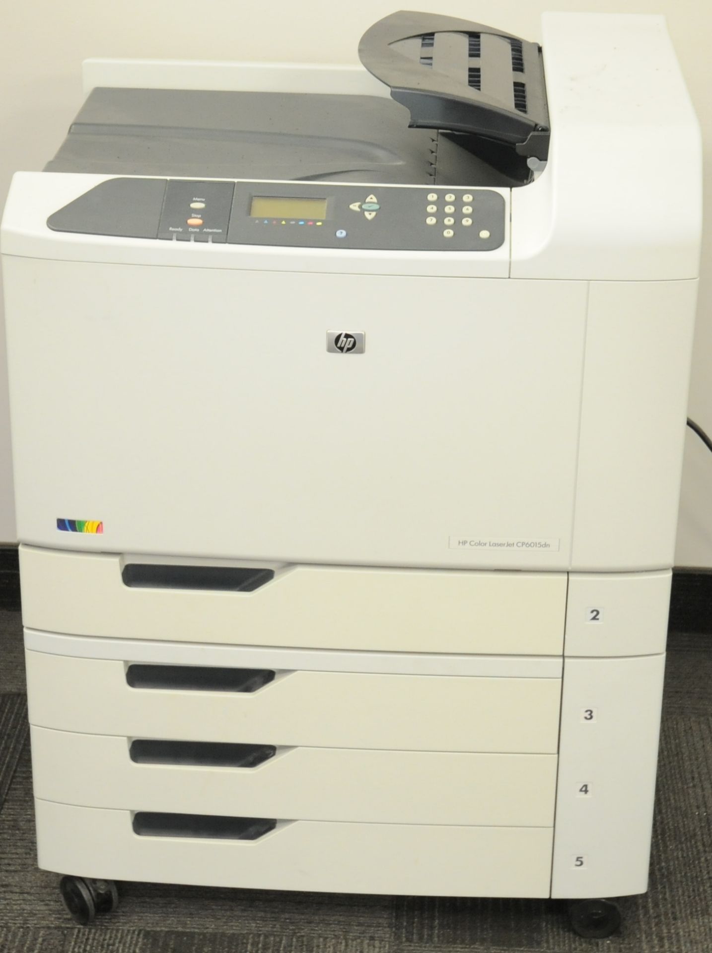 HP (2013) COLOR LASERJET CP6015DN HIGH CAPACITY COLOR LASERJET PRINTER WITH (4) FEEDER TRAY STAND, - Image 2 of 2
