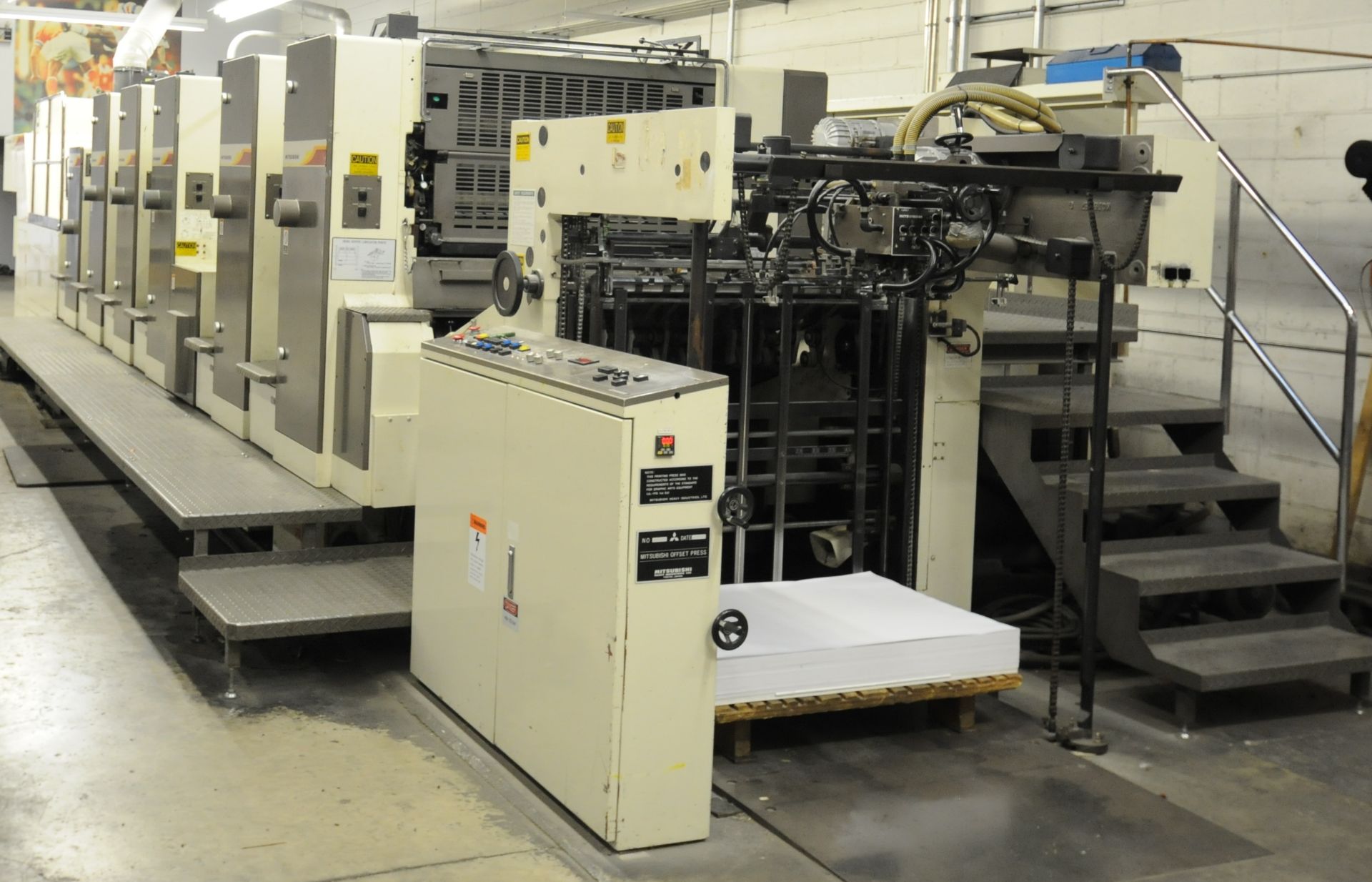 MITSUBISHI (2000) 3FR-5 (5) COLOR, 40"X28" SHEET-FEED OFFSET PERFECTOR PRESS WITH FULLY INTEGRATED - Image 9 of 13