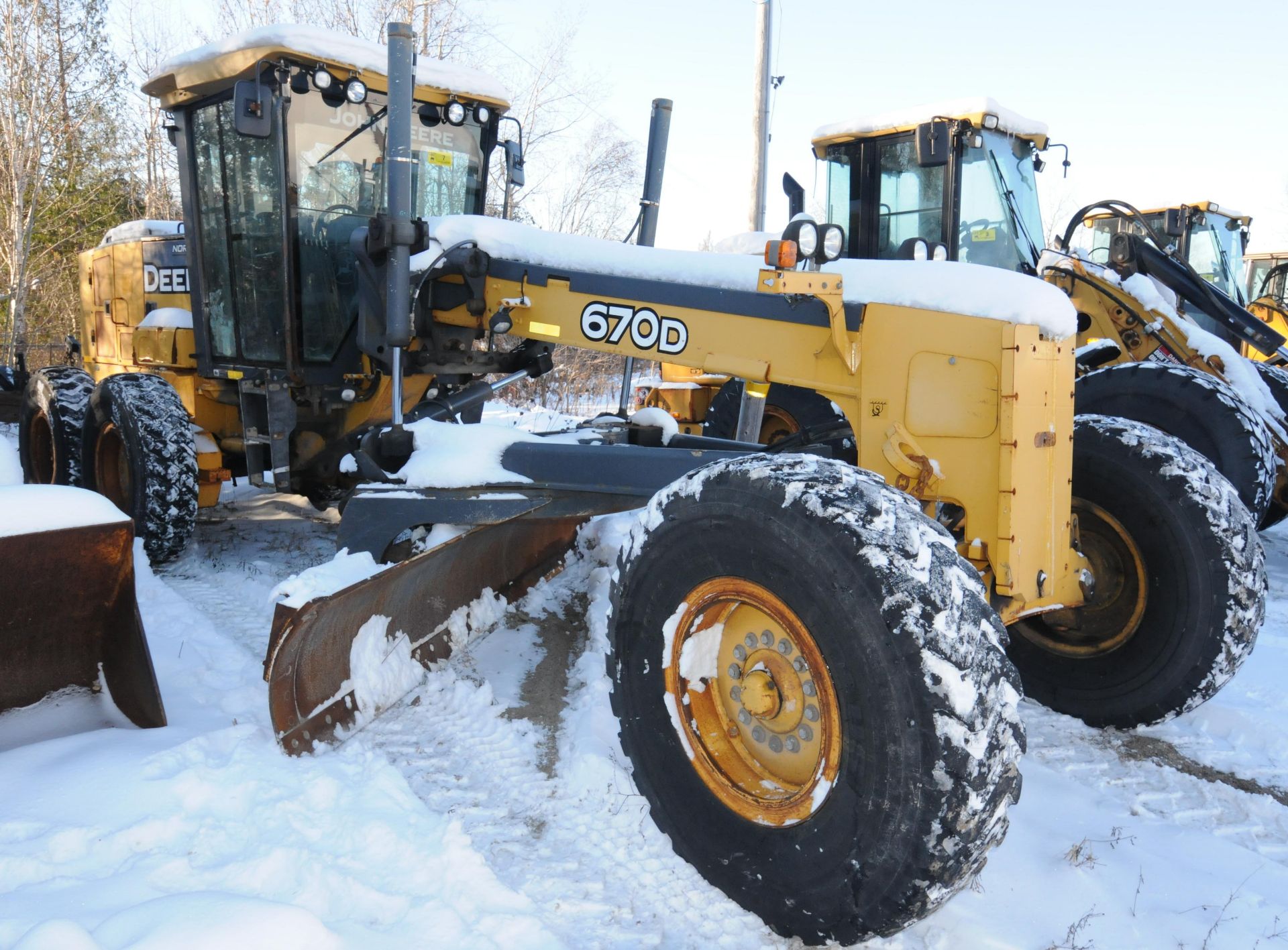 JOHN DEERE (2008) 670D MOTOR GRADER, APPROX. 5,998 HRS RECORDED ON METER AT THE TIME OF LISTING, - Image 2 of 12