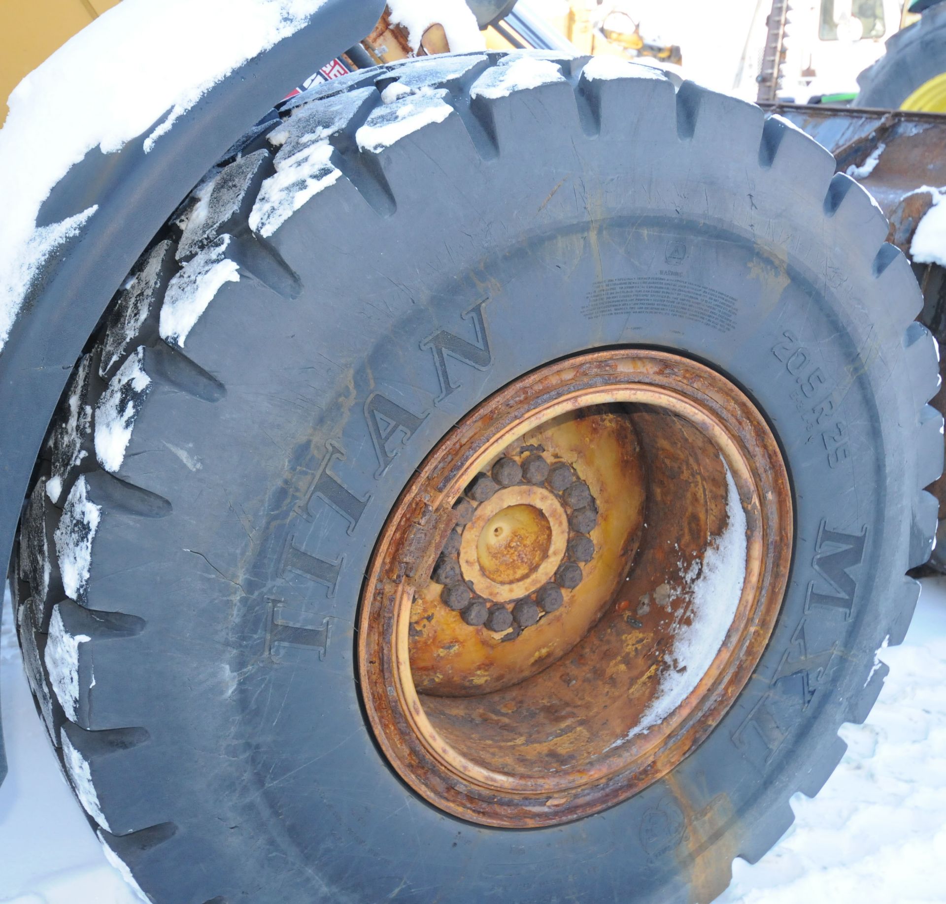 CATERPILLAR (2011) 924H ARTICULATING FRONT END WHEEL LOADER WITH CAT FORK ATTACHMENT, APPROX. 7, - Image 10 of 18