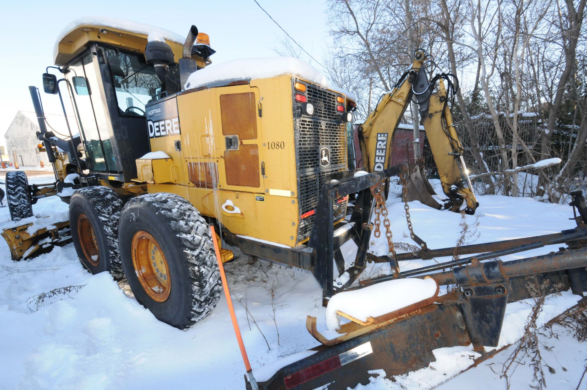 JOHN DEERE (2008) 670D MOTOR GRADER, APPROX. 5,998 HRS RECORDED ON METER AT THE TIME OF LISTING, - Image 7 of 12