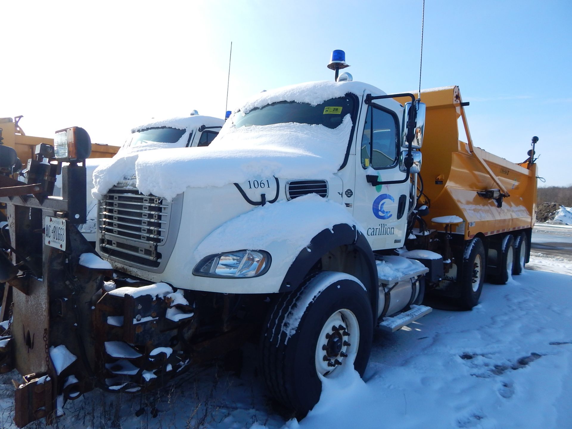 FREIGHTLINER (2012) M2 112V TRI AXLE PLOW TRUCK WITH 12.8L DETROIT DIESEL DD13 TURBO DIESEL