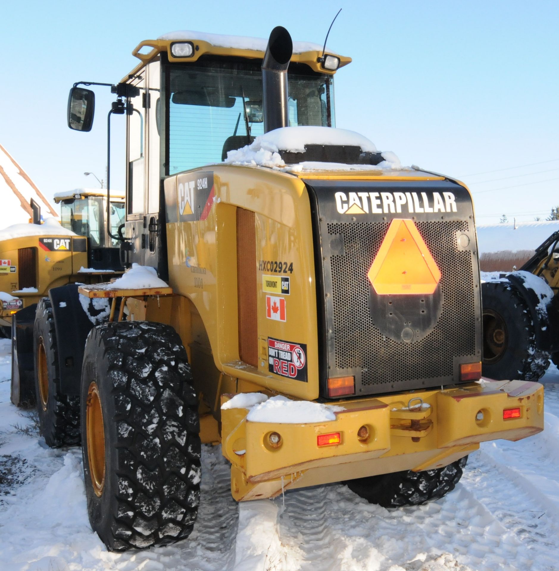 CATERPILLAR (2011) 924H ARTICULATING FRONT END WHEEL LOADER WITH CAT BUCKET ATTACHMENT, APPROX. 2, - Image 8 of 17