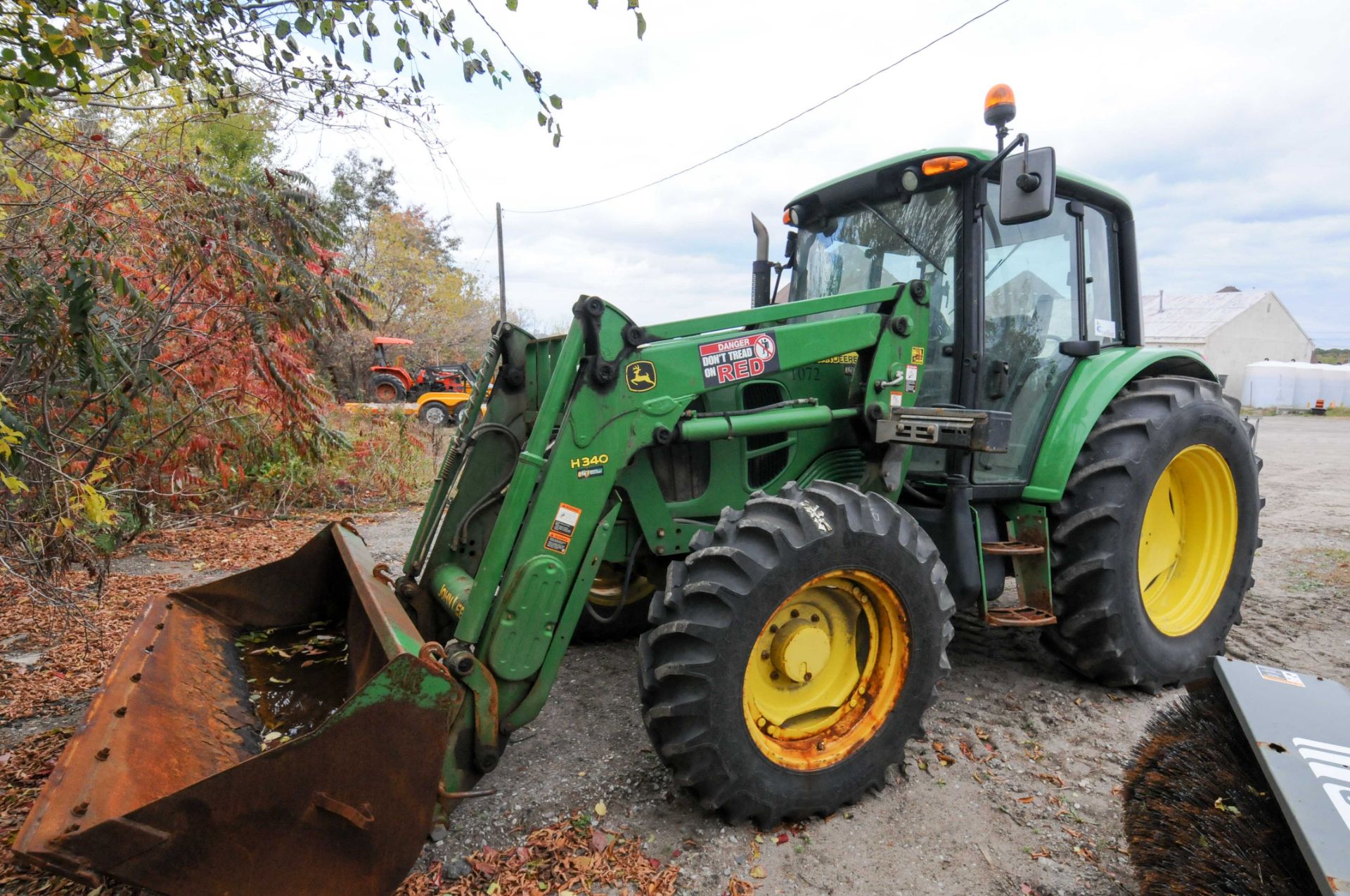 JOHN DEERE (2012) 6430 TRACTOR WITH JD 4.5L ENGINE, 4WD, JOHN DEERE H340 HYDRAULIC LOADER - Image 2 of 9