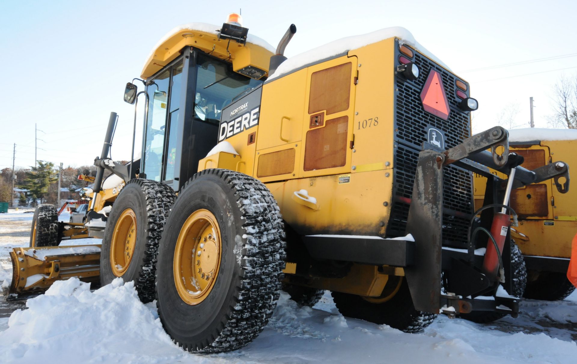 JOHN DEERE (DELIVERED BY NORTRAX IN 2012, MFG YEAR 2007) 670D MOTOR GRADER, APPROX. 1,910 HRS - Image 5 of 13