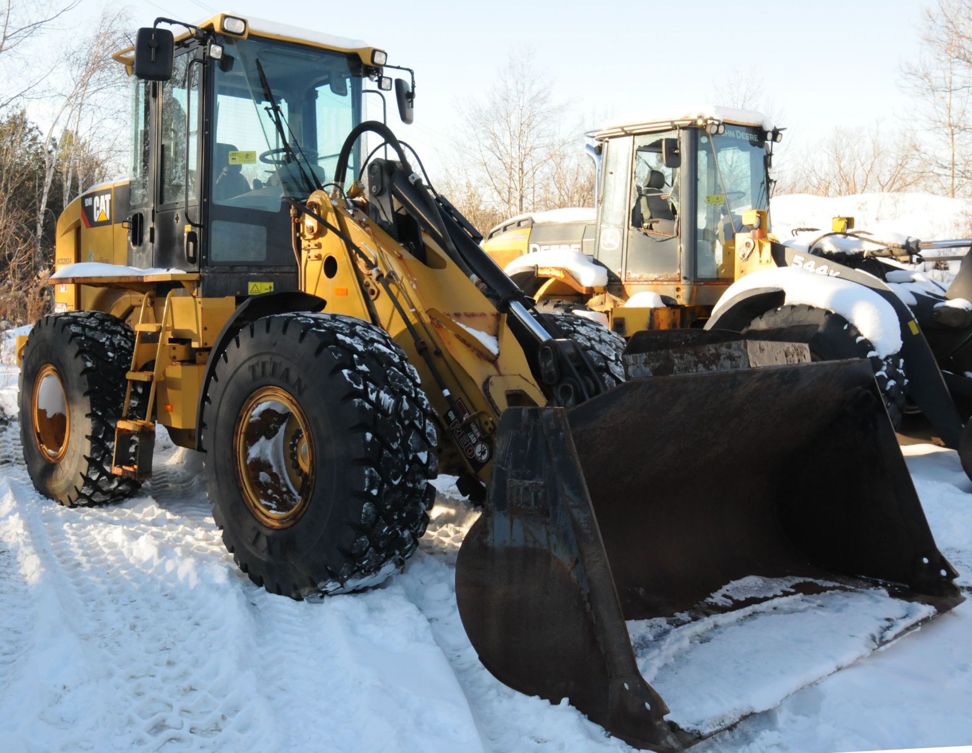 CATERPILLAR (2011) 924H ARTICULATING FRONT END WHEEL LOADER WITH CAT BUCKET ATTACHMENT, APPROX. 2, - Image 3 of 17