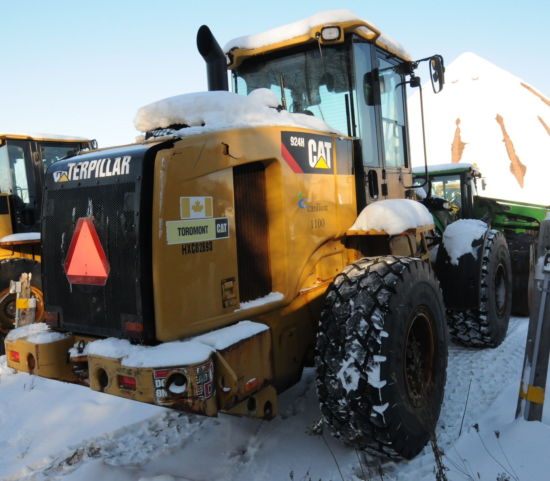 CATERPILLAR (2011) 924H ARTICULATING FRONT END WHEEL LOADER WITH CAT FORK ATTACHMENT, APPROX. 7, - Image 8 of 18