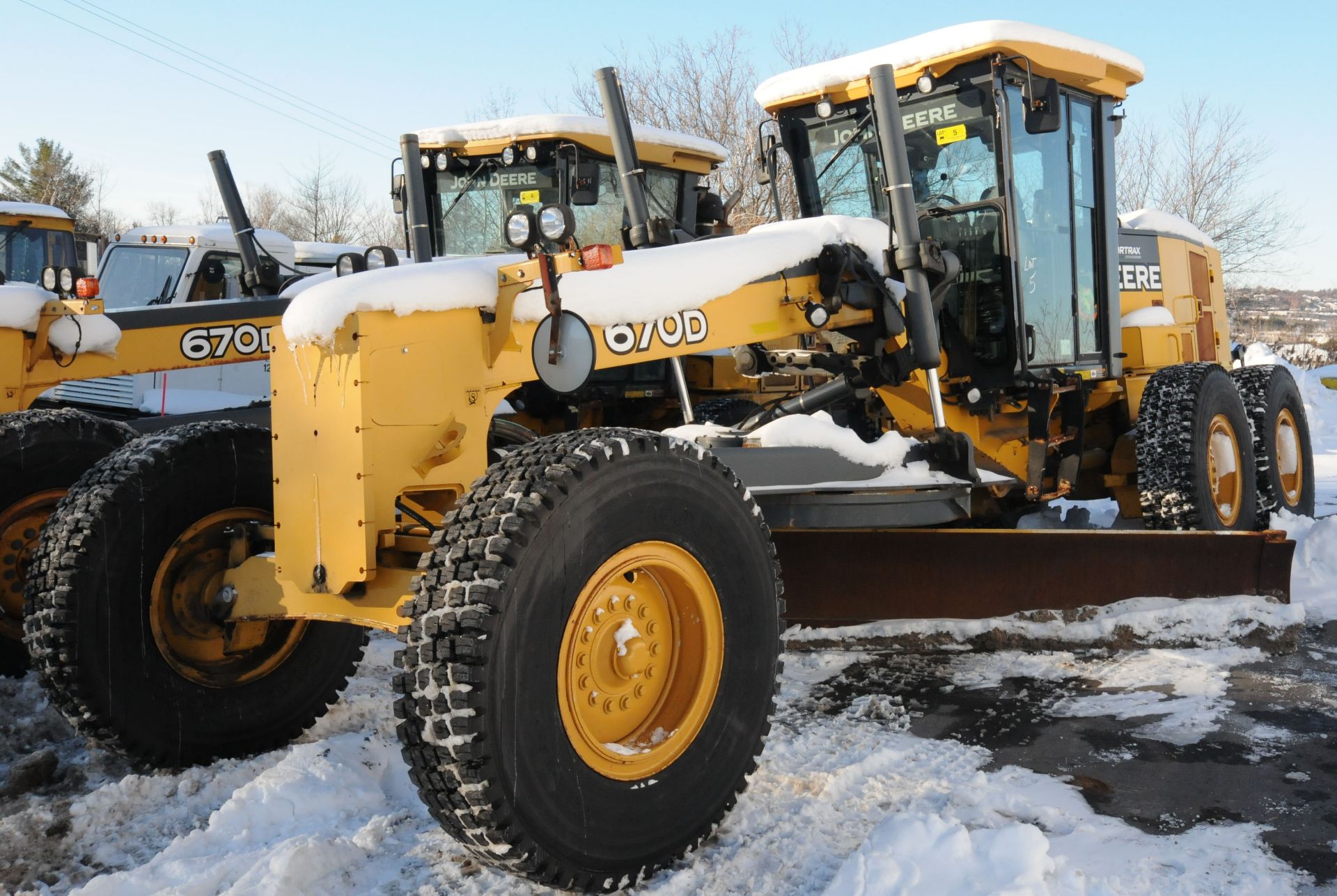 JOHN DEERE (DELIVERED BY NORTRAX IN 2012, MFG YEAR 2007) 670D MOTOR GRADER, APPROX. 1,910 HRS