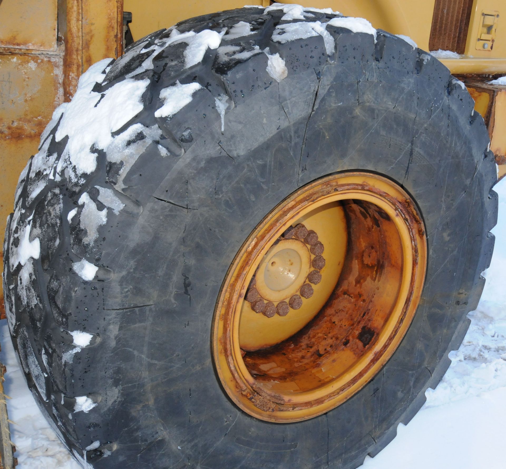 CATERPILLAR (2011) 924H ARTICULATING FRONT END WHEEL LOADER WITH CAT FORK ATTACHMENT, APPROX. 7, - Image 12 of 18