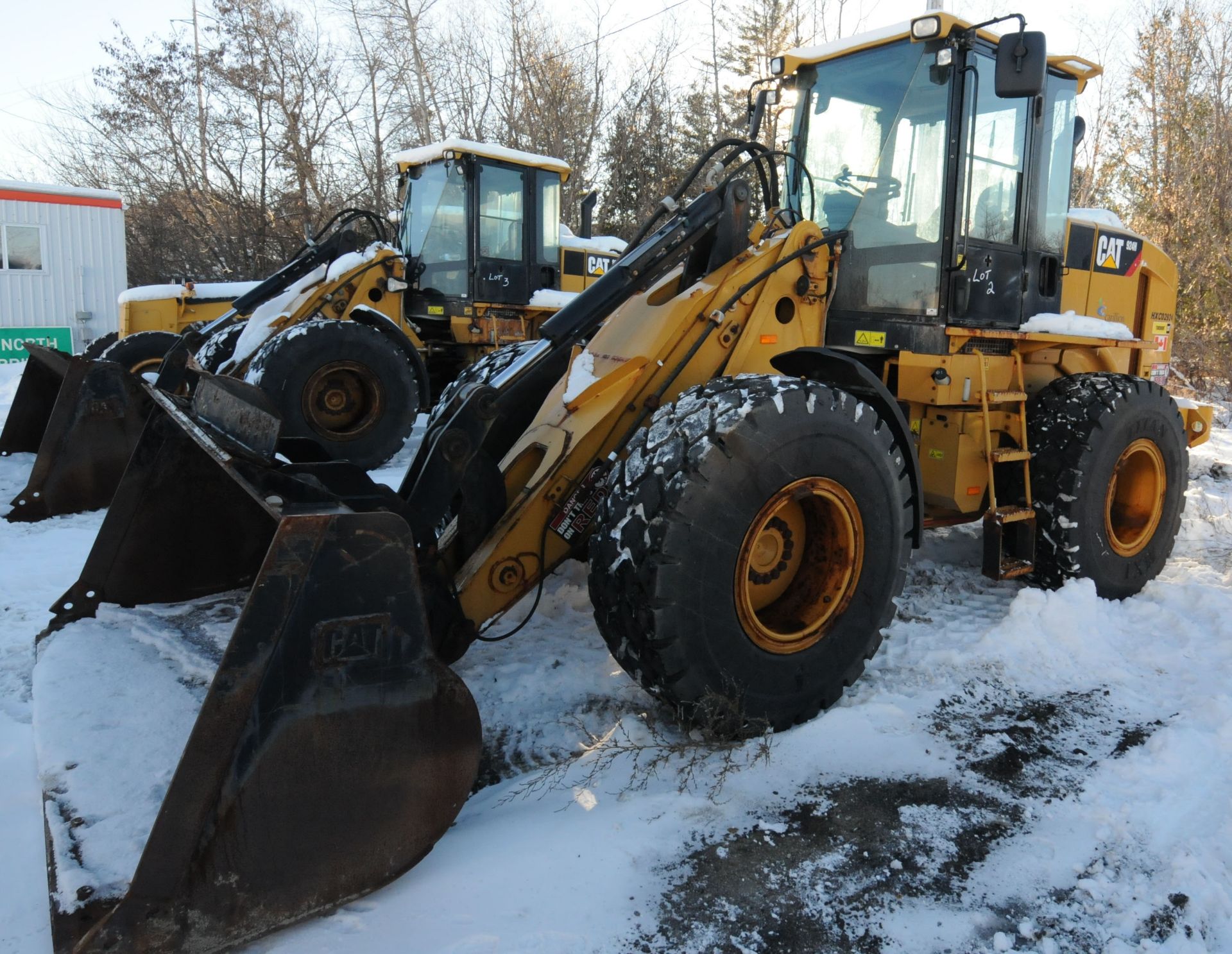 CATERPILLAR (2011) 924H ARTICULATING FRONT END WHEEL LOADER WITH CAT BUCKET ATTACHMENT, APPROX. 2, - Image 6 of 17