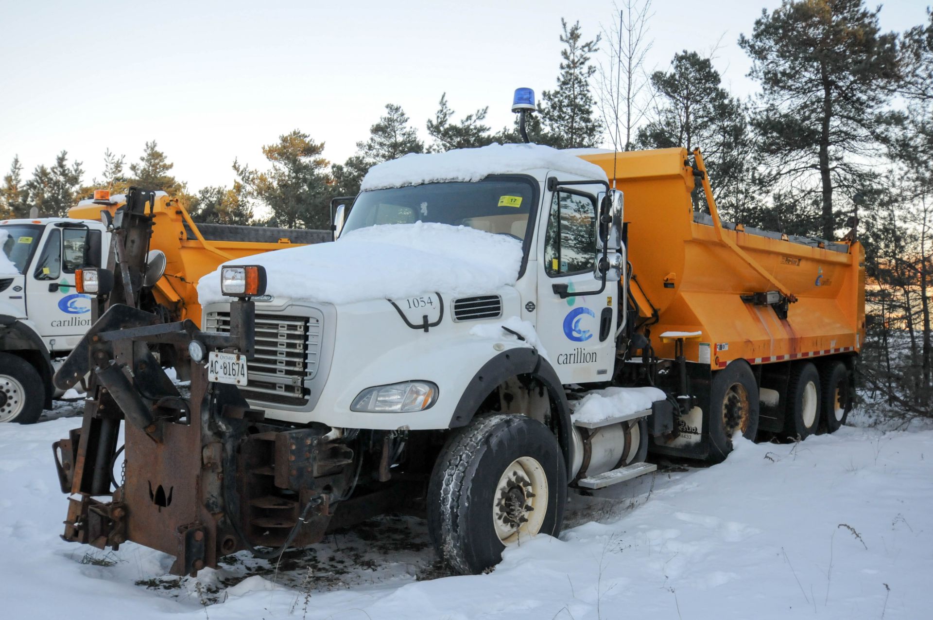 FREIGHTLINER (2012) M2 112V TRI AXLE PLOW TRUCK WITH 12.8L DETROIT DIESEL DD13 TURBO DIESEL