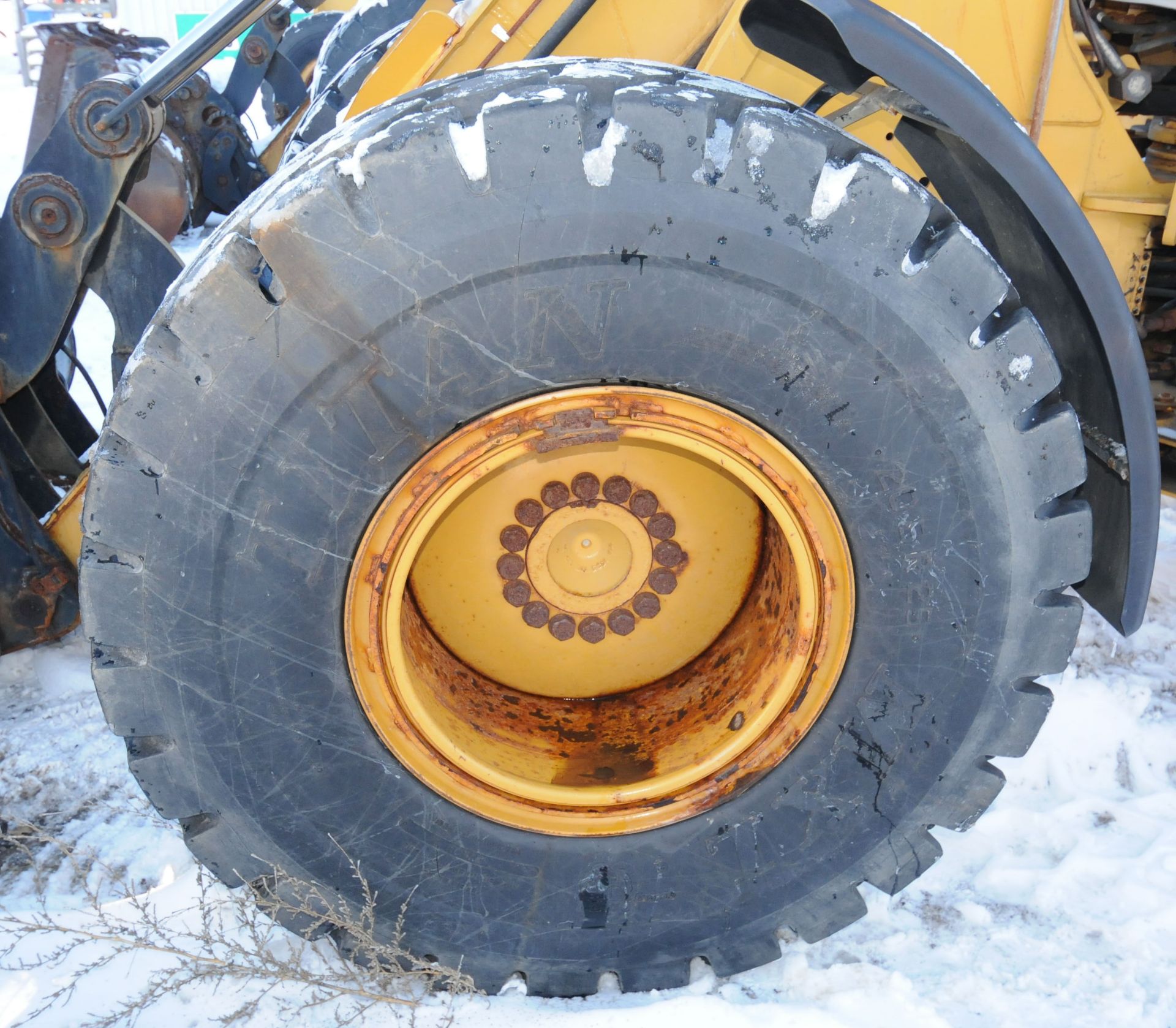 CATERPILLAR (2011) 924H ARTICULATING FRONT END WHEEL LOADER WITH CAT BUCKET ATTACHMENT, APPROX. 2, - Image 7 of 17