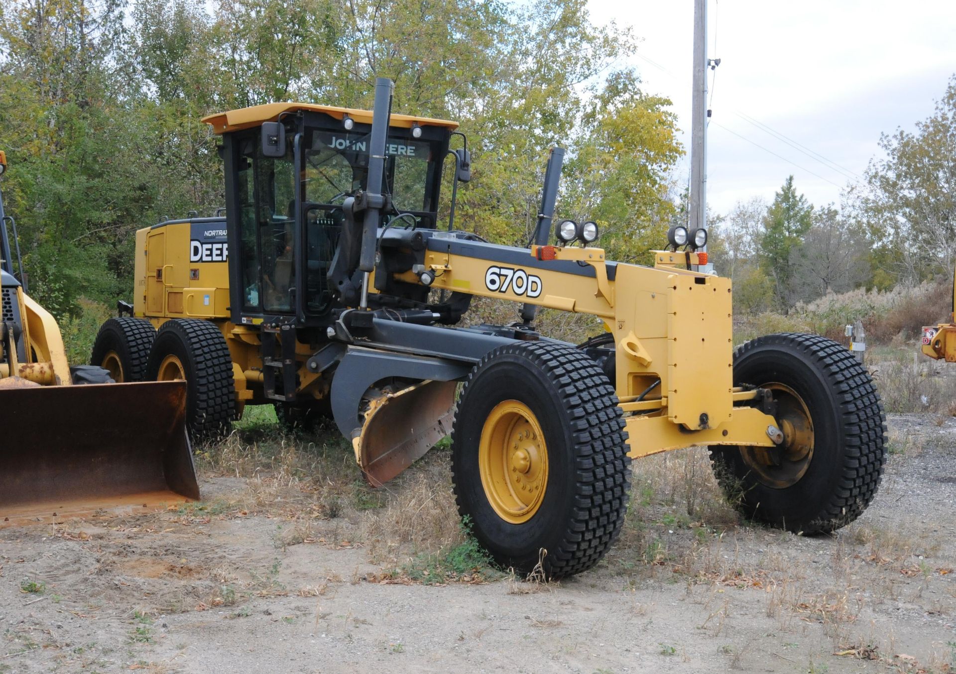 JOHN DEERE (DELIVERED BY NORTRAX IN 2012, MFG YEAR 2007) 670D MOTOR GRADER, APPROX. 1,910 HRS - Image 2 of 13