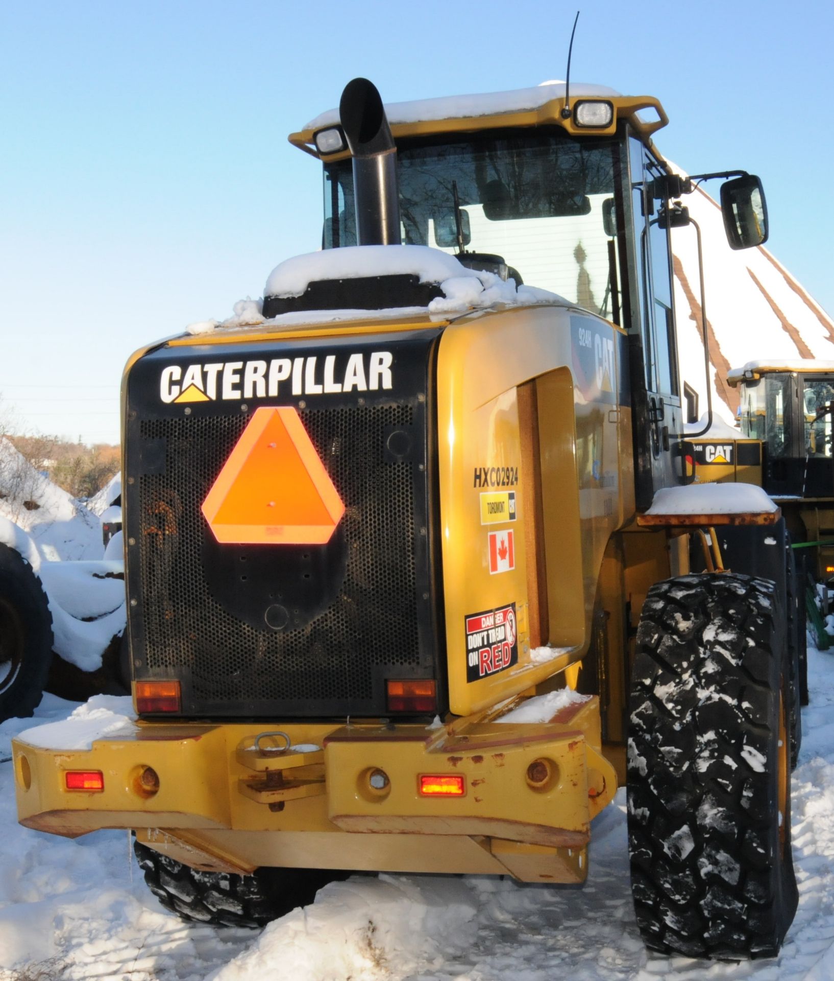 CATERPILLAR (2011) 924H ARTICULATING FRONT END WHEEL LOADER WITH CAT BUCKET ATTACHMENT, APPROX. 2, - Image 9 of 17