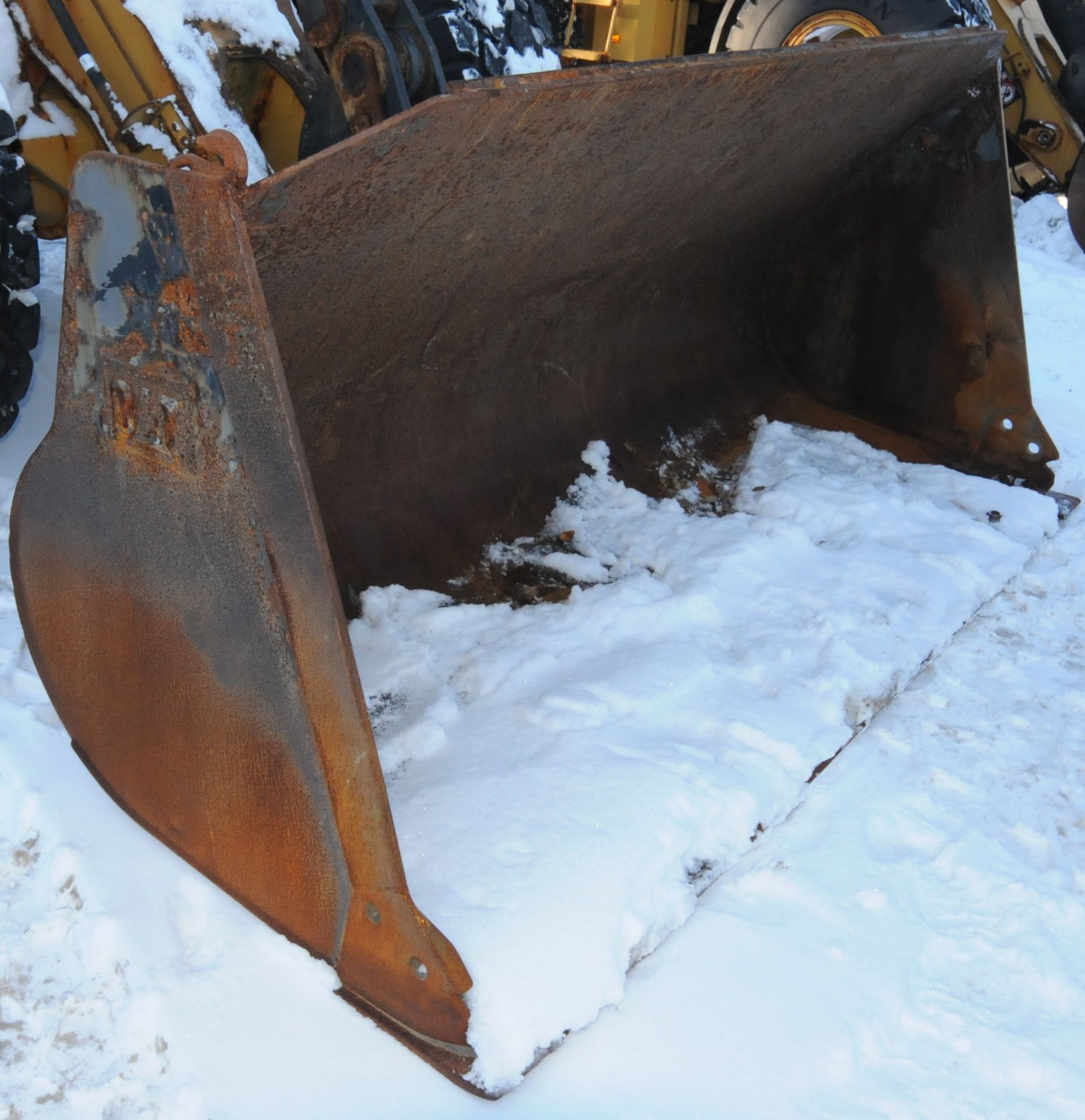 CATERPILLAR (2011) 924H ARTICULATING FRONT END WHEEL LOADER WITH CAT FORK ATTACHMENT, APPROX. 7, - Image 17 of 18