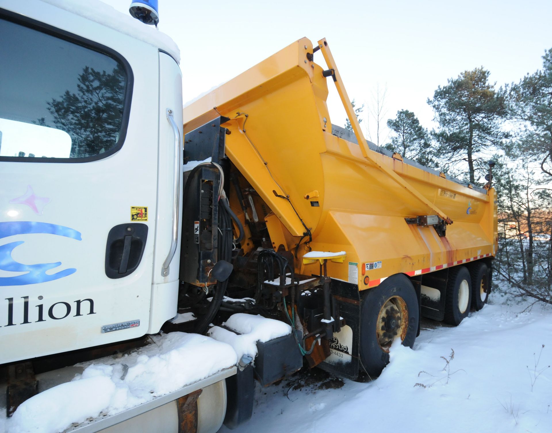 FREIGHTLINER (2012) M2 112V TRI AXLE PLOW TRUCK WITH 12.8L DETROIT DIESEL DD13 TURBO DIESEL - Image 10 of 10