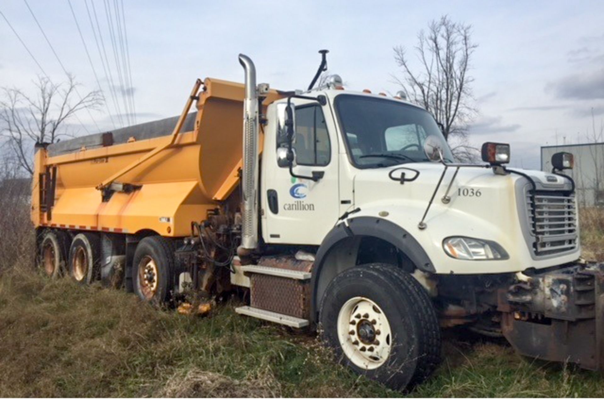 FREIGHTLINER (2012) M2 112V TRI AXLE PLOW TRUCK WITH 12.8L DETROIT DIESEL DD13 TURBO DIESEL