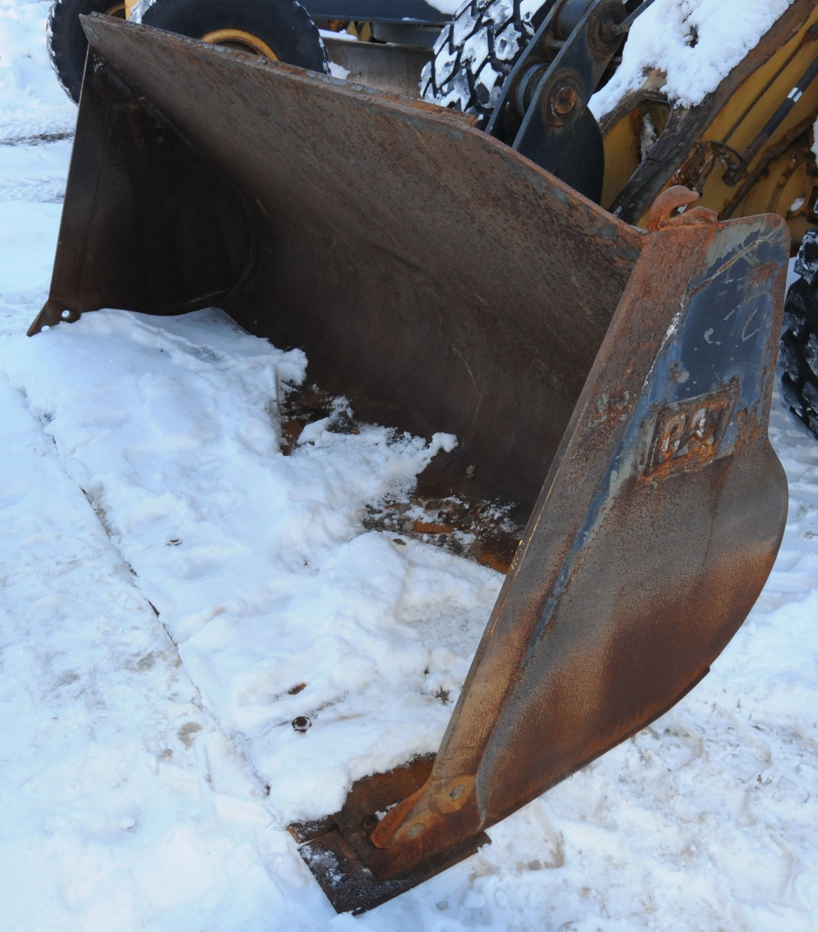 CATERPILLAR (2011) 924H ARTICULATING FRONT END WHEEL LOADER WITH CAT FORK ATTACHMENT, APPROX. 7, - Image 16 of 18