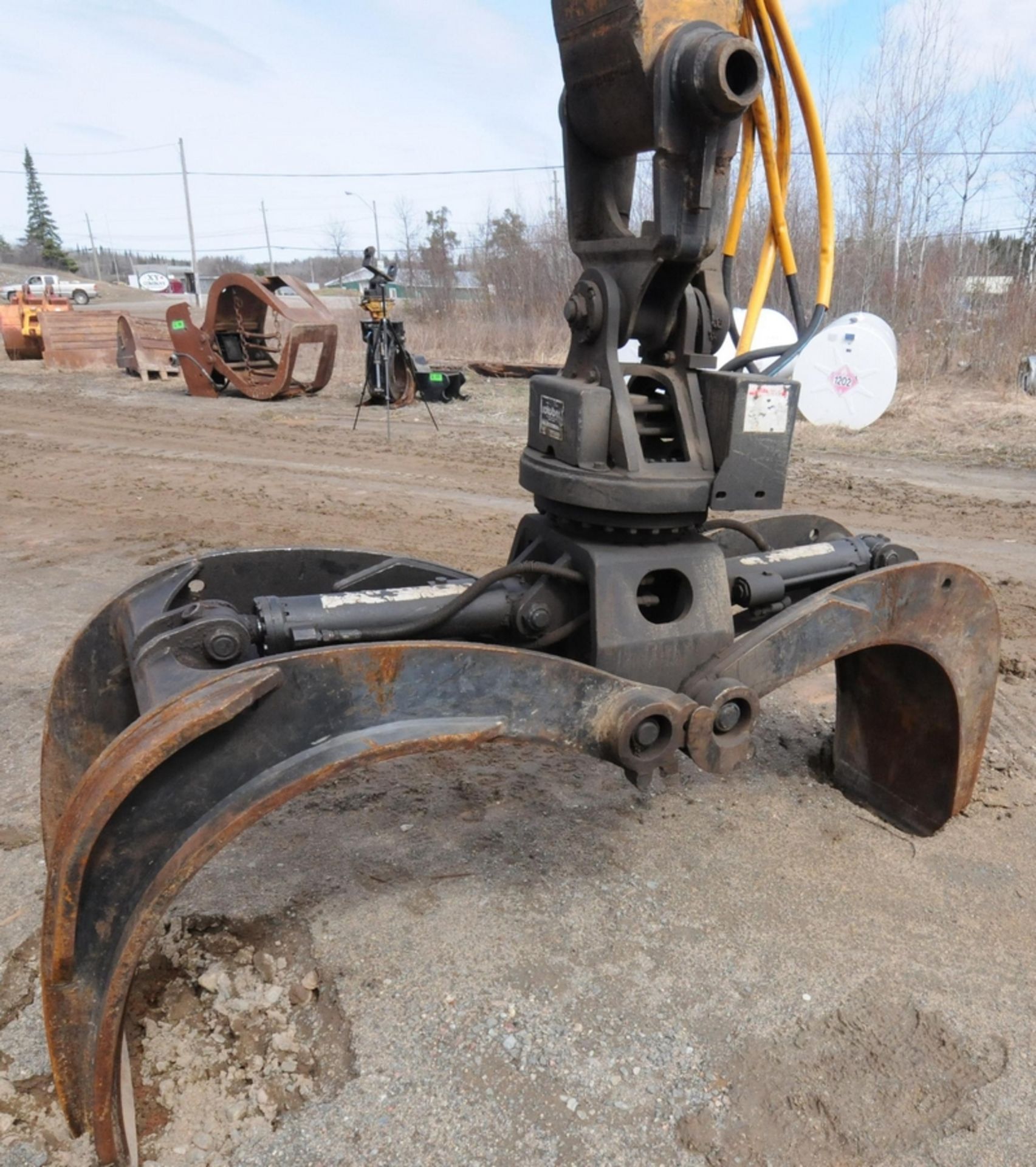 HYUNDAI (2004) 210LC-7 HYDRAULIC EXCAVATOR WITH CUMMINS B5.9-C TURBO DIESEL ENGINE WITH 155 HP, - Image 7 of 10