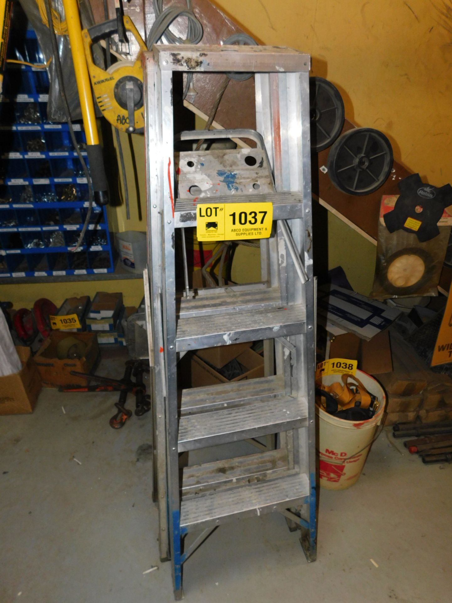 5' STEP LADDERS