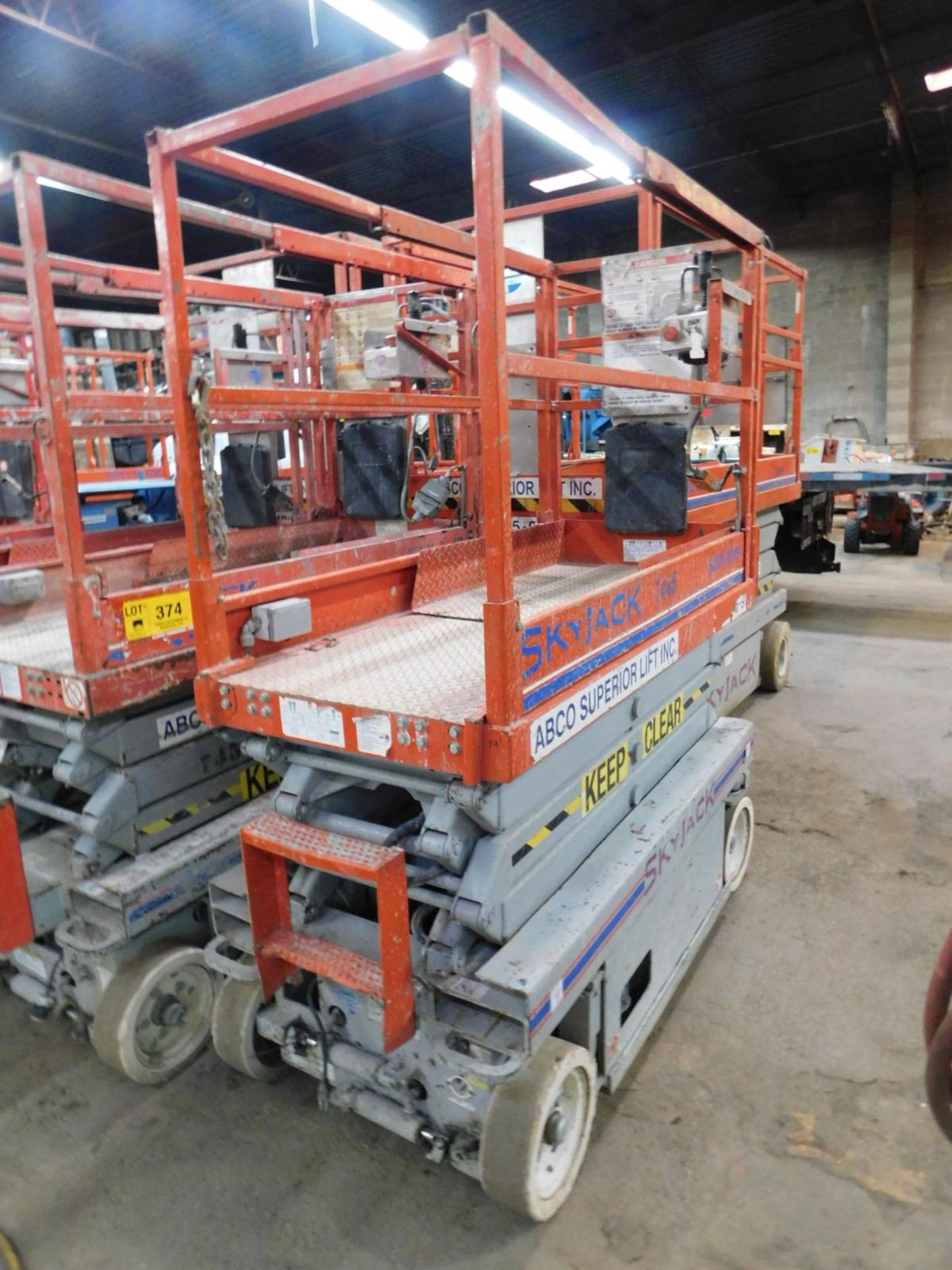 SKYJACK SJ111-3219 SCISSOR LIFT WITH 850LBS CAPACITY, 19' LIFT S/N: 22018136