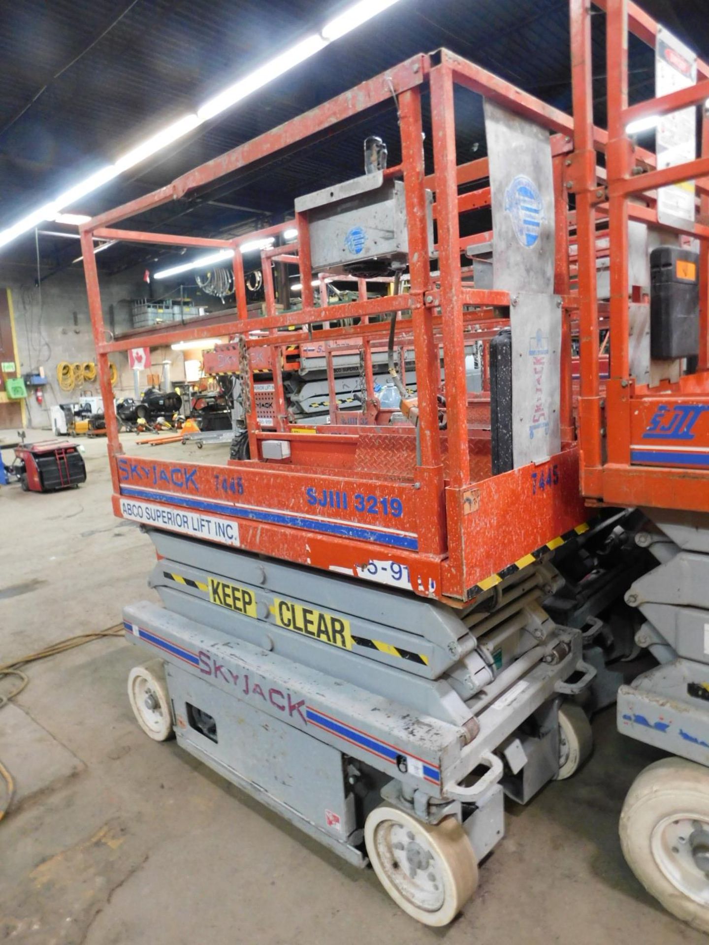 SKYJACK SJ111-3219 SCISSOR LIFT WITH 850LBS CAPACITY, 19' LIFT S/N: 22018136 - Image 2 of 2