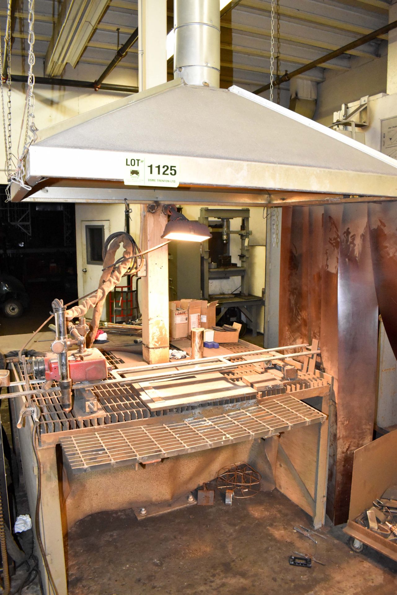 WELDING TABLE WITH FUME EXHAUST HOOD