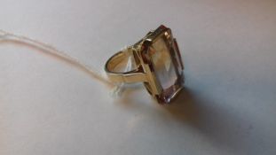 14K gold ring set large single amethyst and sherry-coloured rectangular stone,