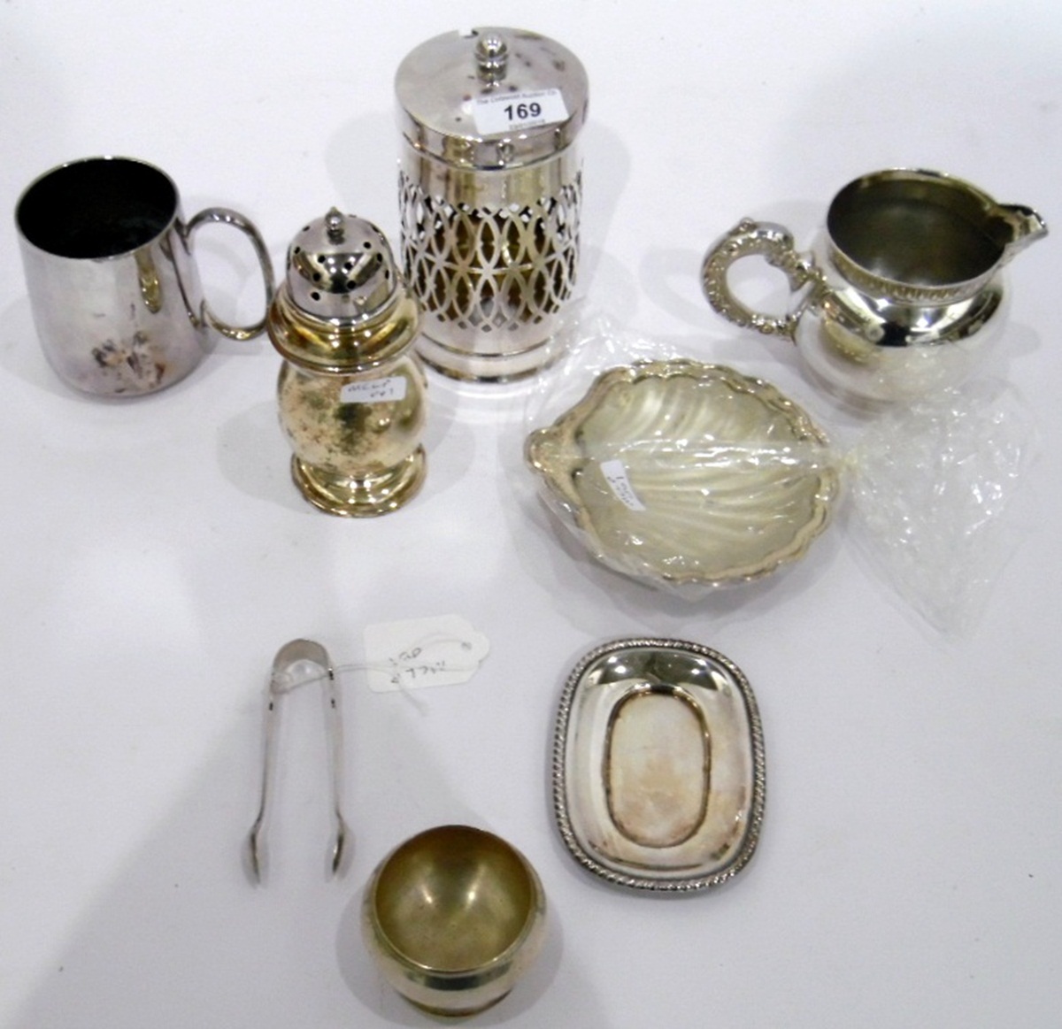 Quantity of silver plated items to include shell-shaped butterdish