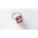 Gold ring set single amethyst,