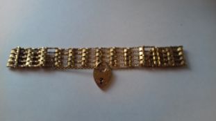 9ct gold gate-pattern bracelet and the 9ct gold heart-shaped padlock clasp,