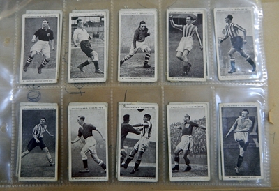 Quantity of cigarette cards to Churchman "Association of Footballers", Gallagher "Famous Jockeys",