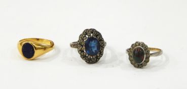 18ct gold and lapis lazuli inset signet ring, 5g in total,