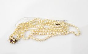 Two-strand cultured pearl necklace, graduated pearls,