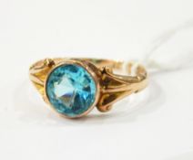 9ct gold and circular turquoise stone ring, 2g in total,