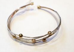 9ct gold five-strand flexible bangle, each strand with ball decoration, 7.