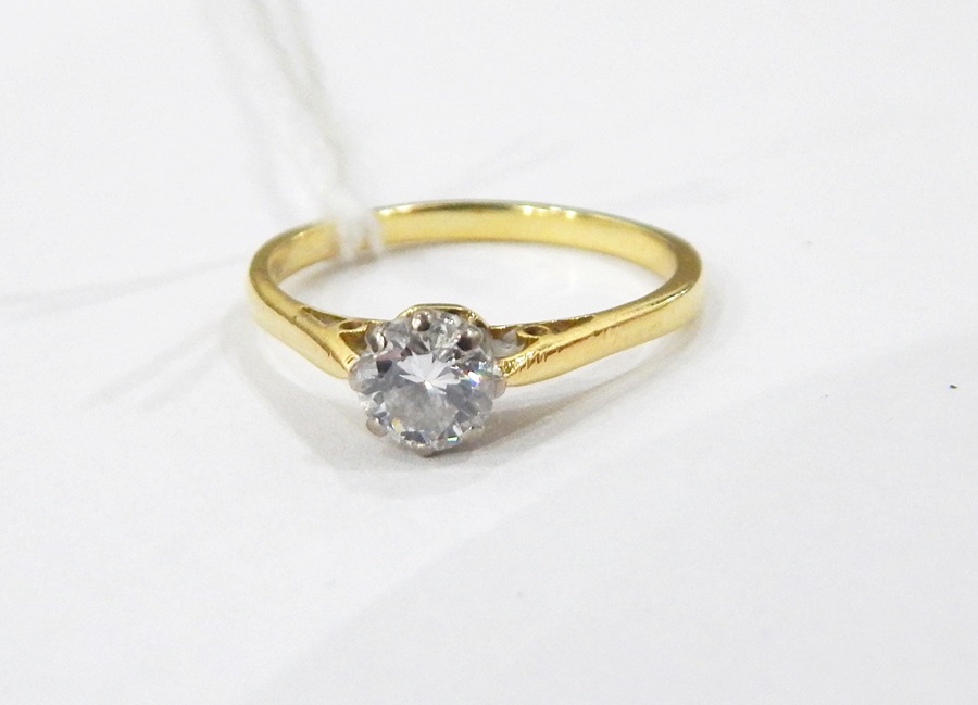Gold coloured and solitaire diamond ring, the brilliant cut diamond measuring approx. 5.