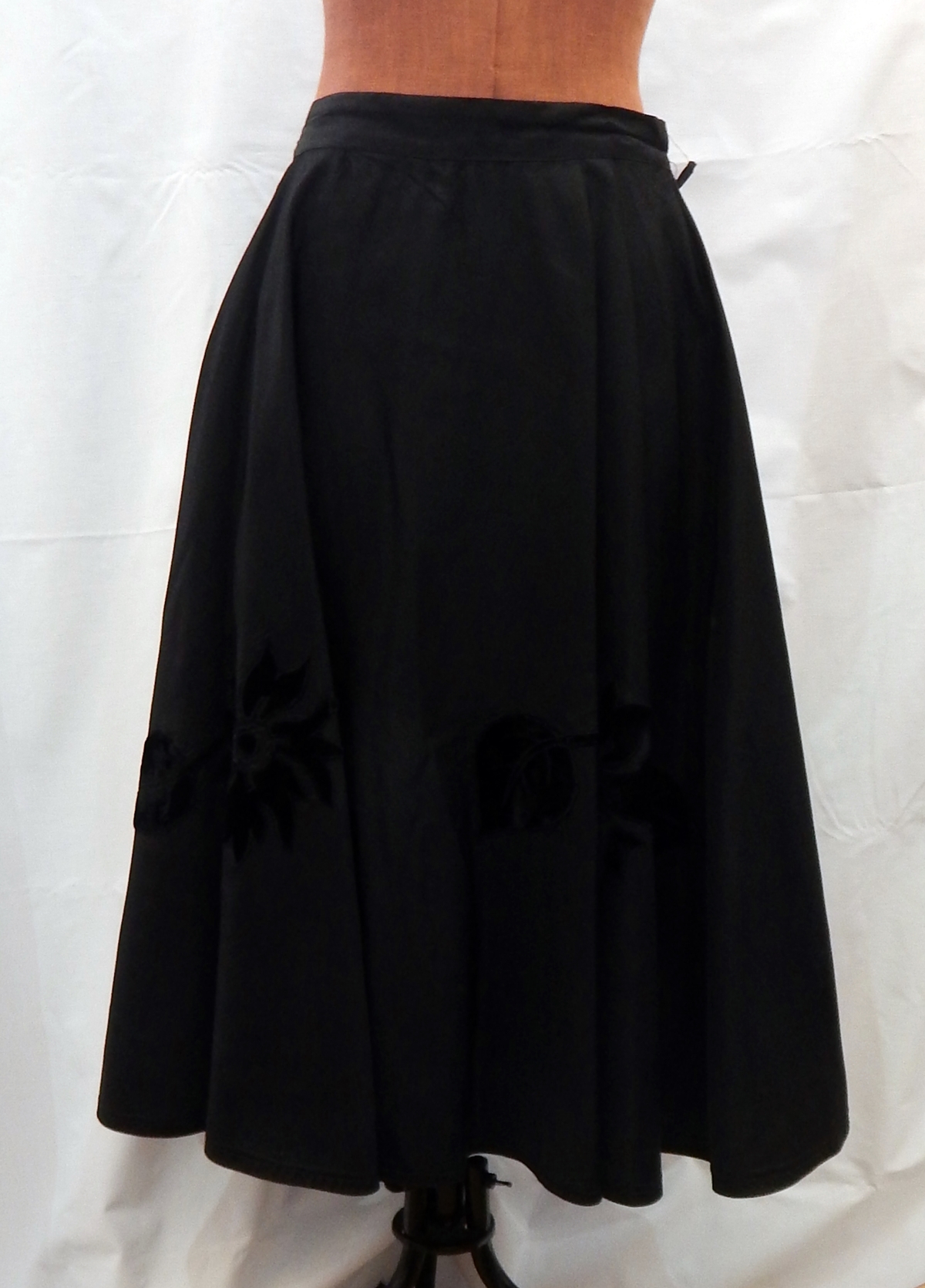 1950's black satin circle skirt with velvet applique detail, - Image 2 of 4