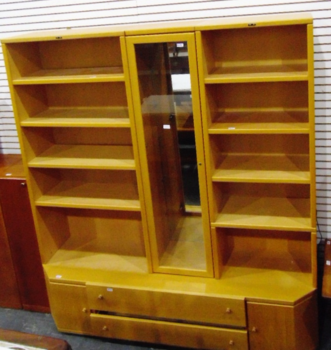 German Hülsta living room unit with central glazed door flanked by open shelves with cupboards - Image 2 of 2