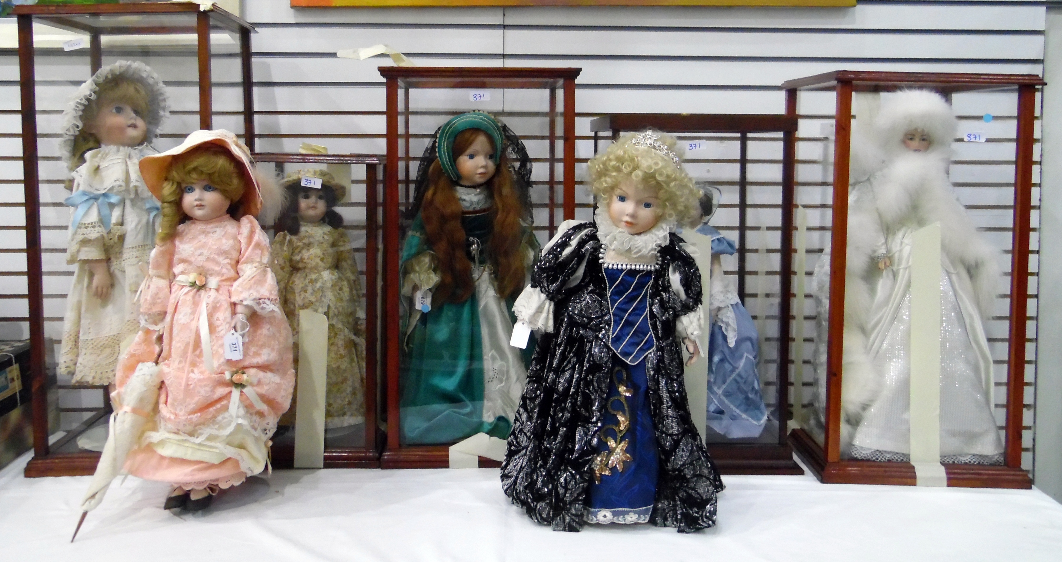 Seven Franklin Heirloom dolls - Image 2 of 2