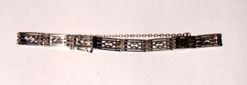 9ct gold gate-pattern bracelet, having 11 bar and lozenge pierced links, with safety chain,