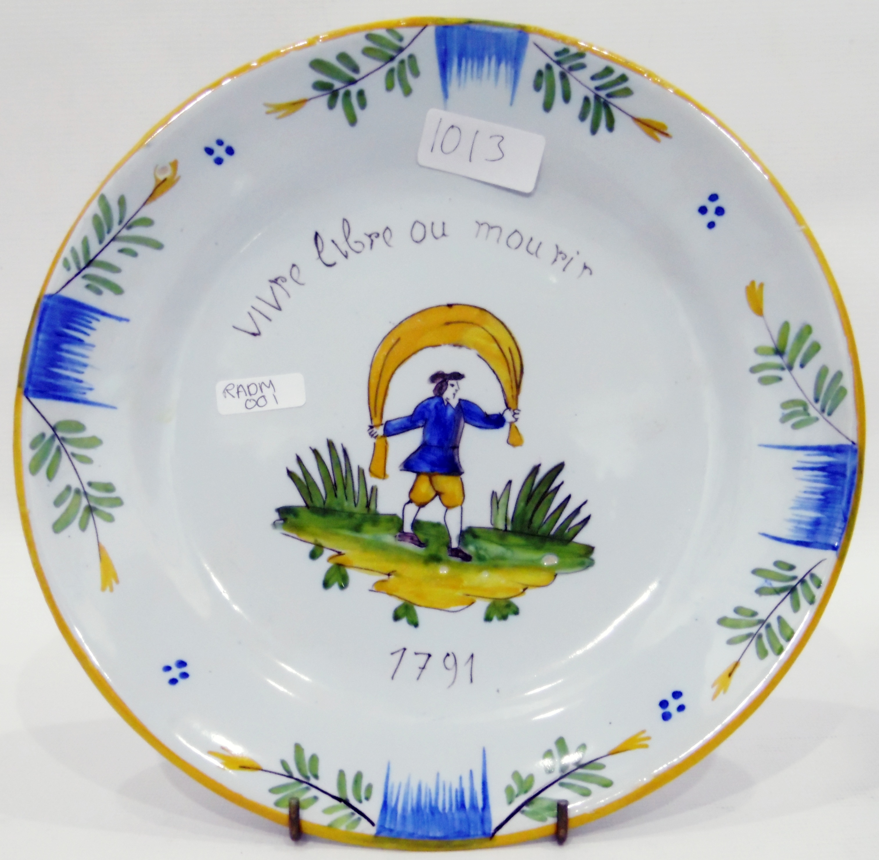 Faience 18th century style commemorative French Revolution plate 'Vivre Libre ou Mourir 1791', - Image 2 of 2