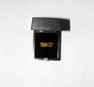 18ct gold wedding ring, facet-cut, approx 5.