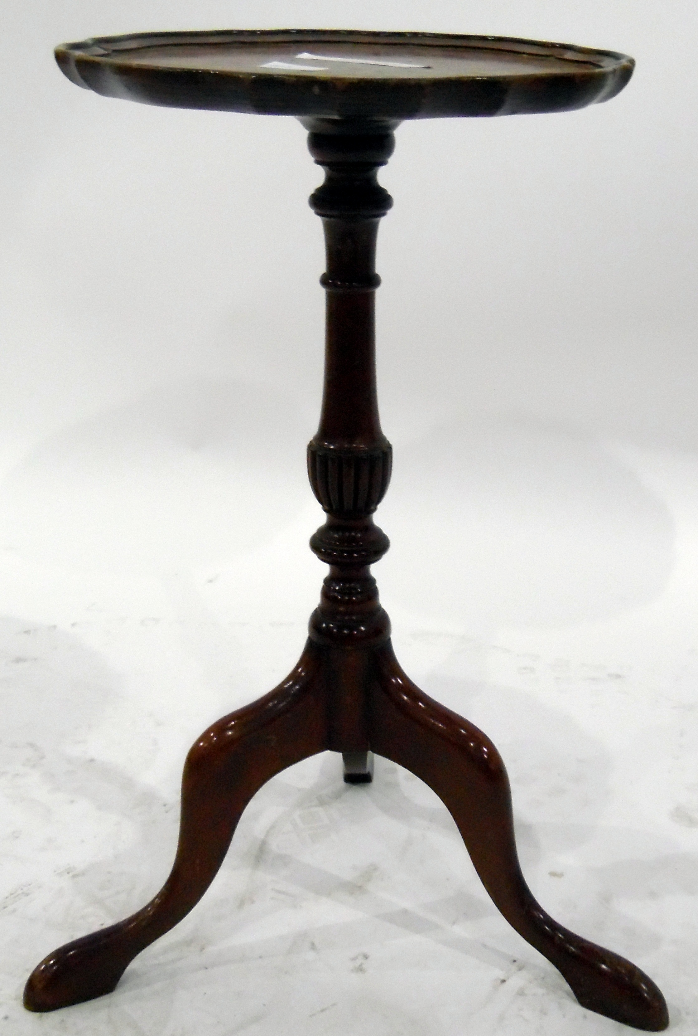 Figured walnut veneered wine table with moulded piecrust-shaped rim - Image 2 of 2