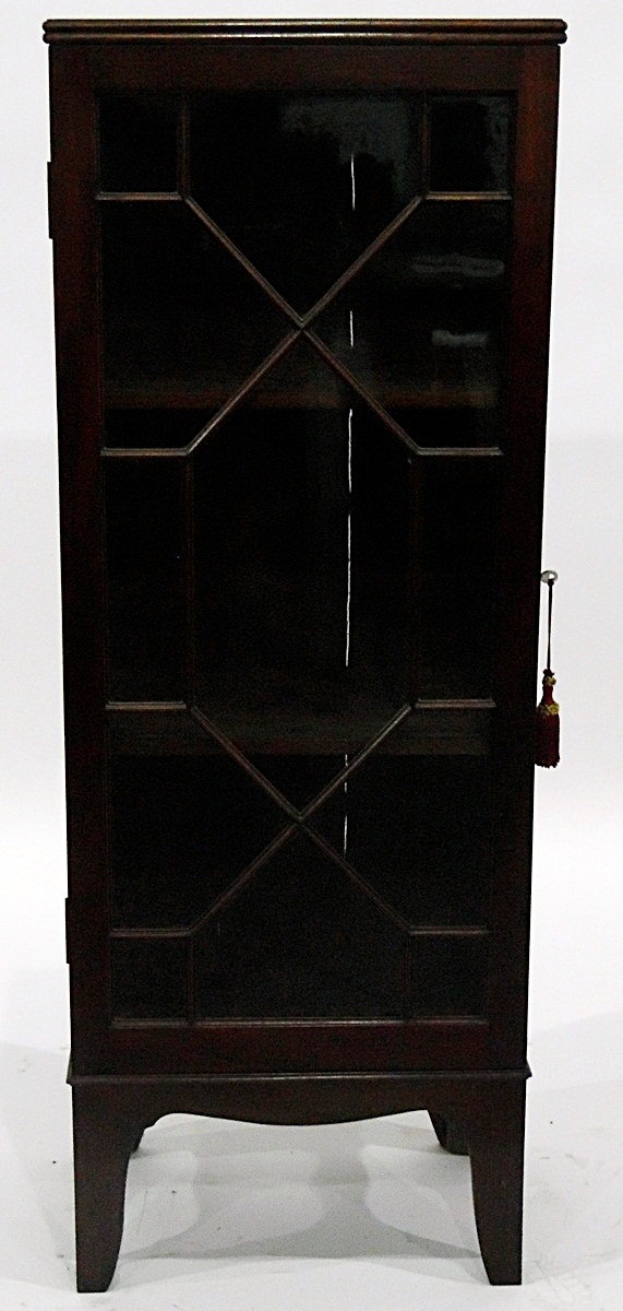 Dwarf mahogany bookcase/china display cabinet having astragal bi-glazed door,