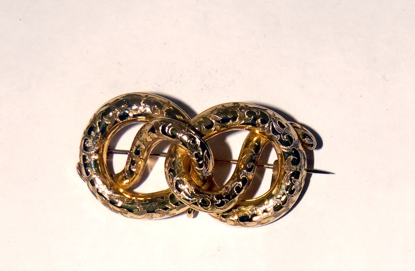Victorian gold-coloured openwork knot-pattern brooch, all scroll engraved and engine-turned, 5. - Image 2 of 2