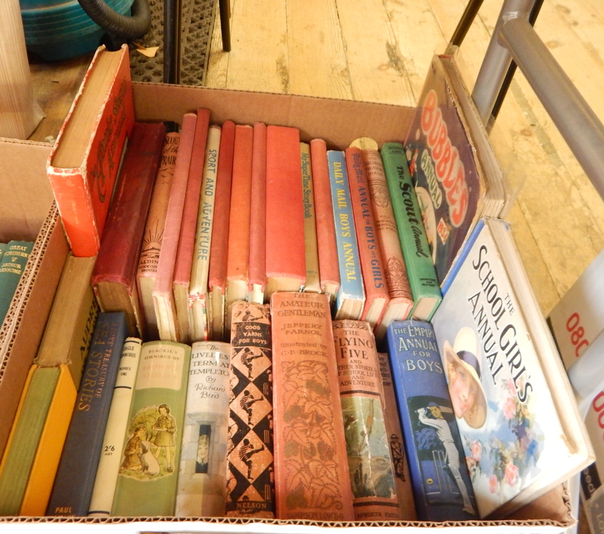 LOT WITHDRAWN Quantity of children's books and annuals including Crompton Richmal,