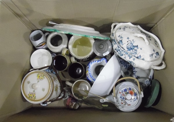 Mixed lot of ceramics, studio ceramics, glassware,